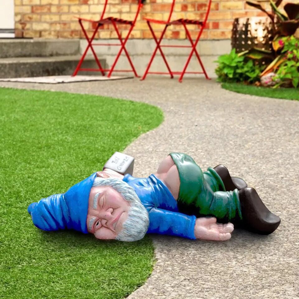 Cross-border creative funny drunk dwarf statue outdoor courtyard resin ornament garden decoration landscape resin
