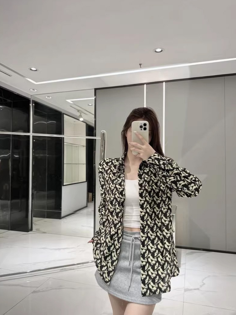 2024 otoño nuevo nicho de diseño novio camisa de estilo de mujer estilo de Hong Kong retro CHIC impresión de mujer camisa de manga larga
