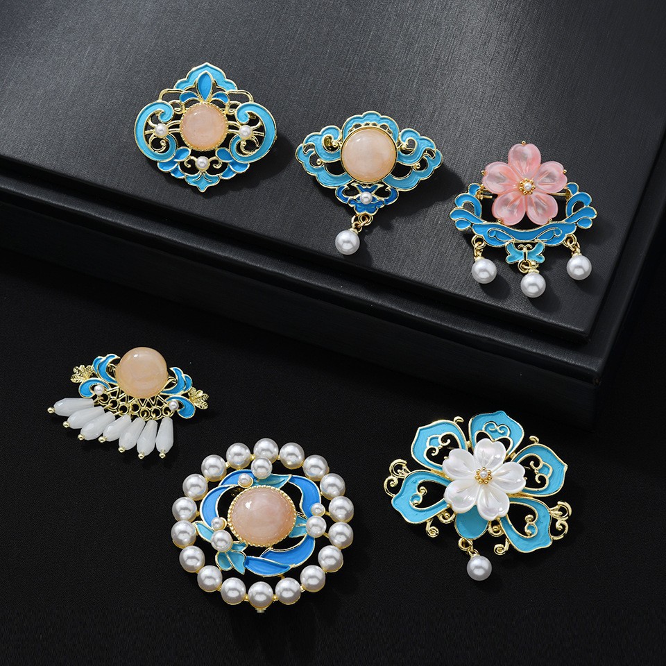 New Chinese Style National Landscape Cloisonné Blue Dot Brooch Retro Palace Style Accessory Brooch