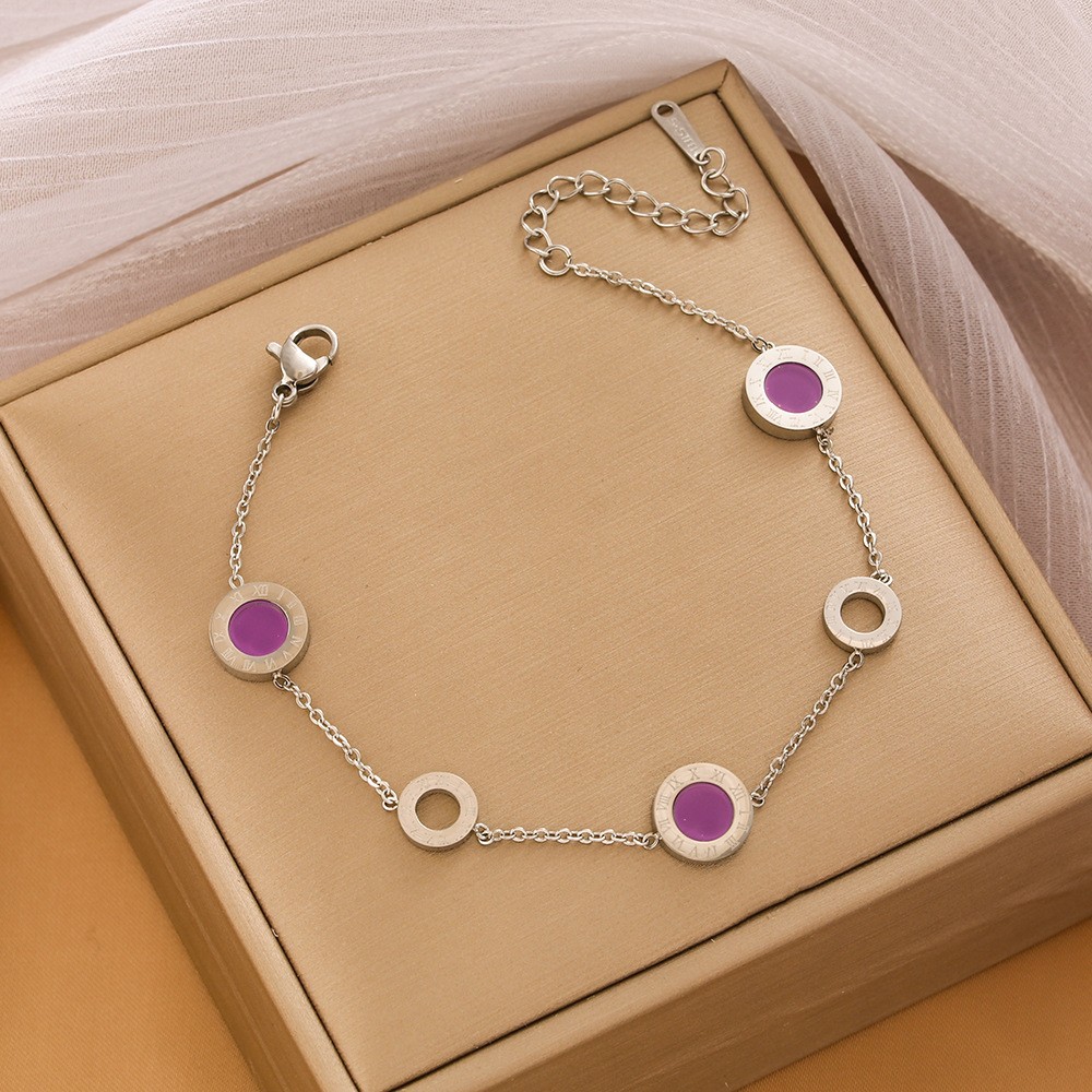 Pulsera de trébol de acero titanium vendedora caliente transfronteriza europea y americana con incrustaciones de concha pulsera colgante pulsera de diseño avanzado sin desvanecimiento al por mayor