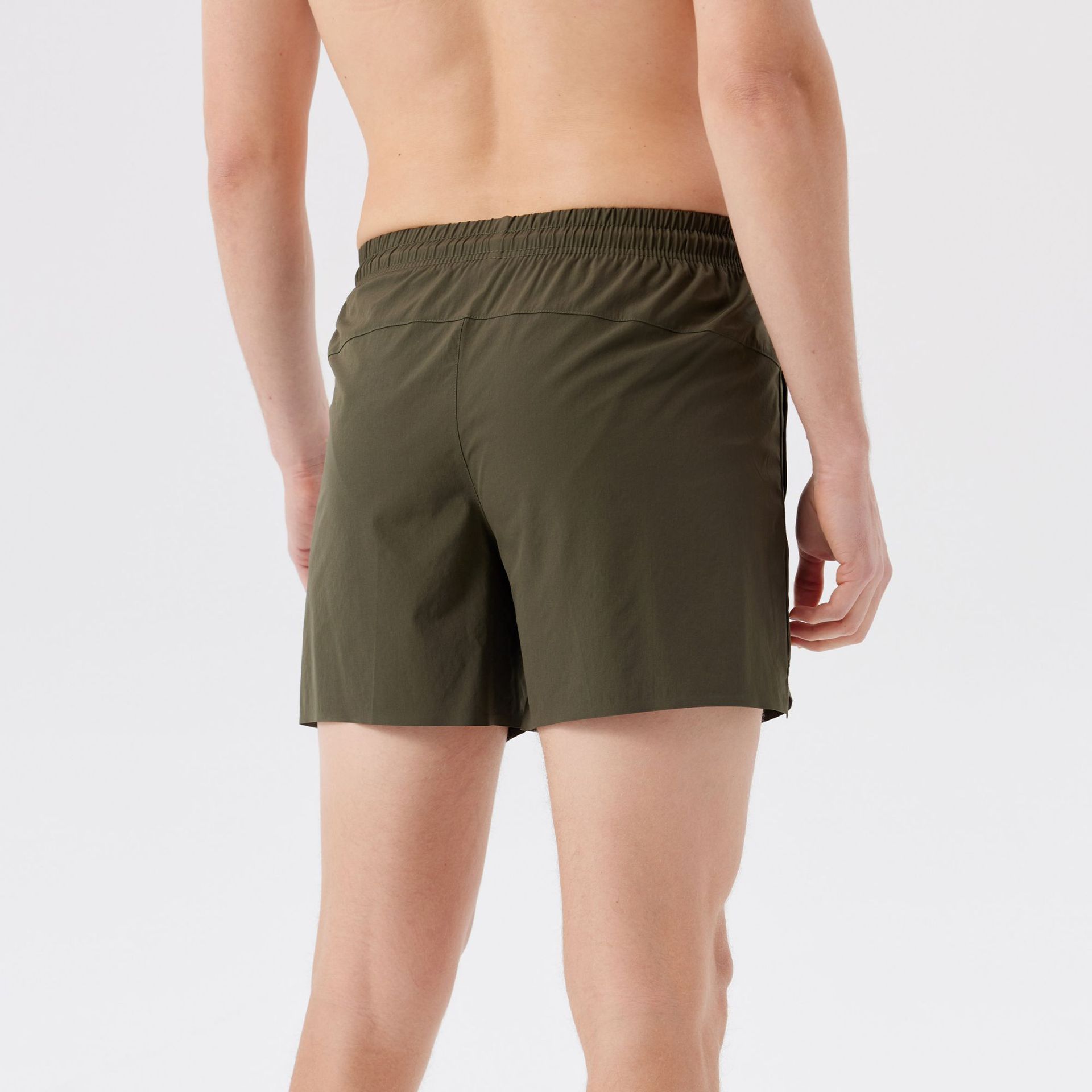Pantalones cortos deportivos al aire libre para hombres de verano nuevos sin marcas de borde reflectante rápido secado transpirable entrenamiento de pista y campo de tres puntos