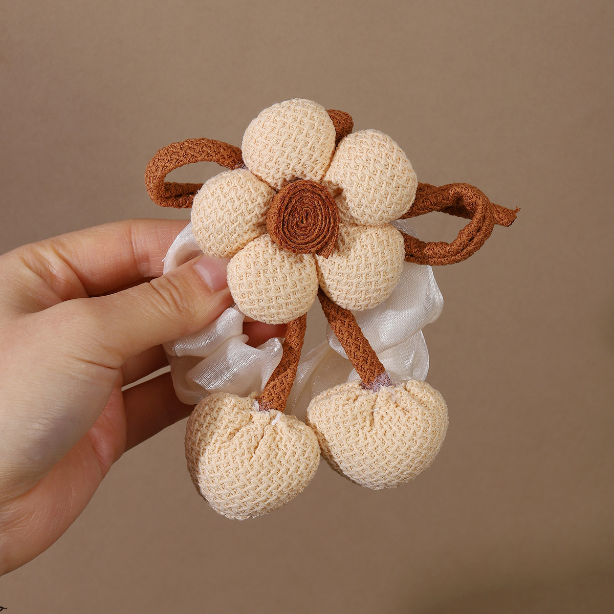 Flores Beige Strawberry Hair Ring