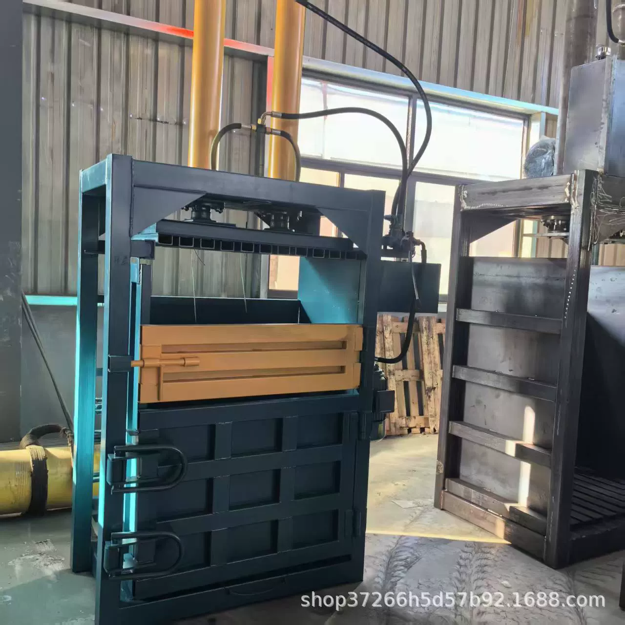 小型立式液压打包机 塑料瓶纸壳压缩打包 秸秆棉花强力压缩打包机