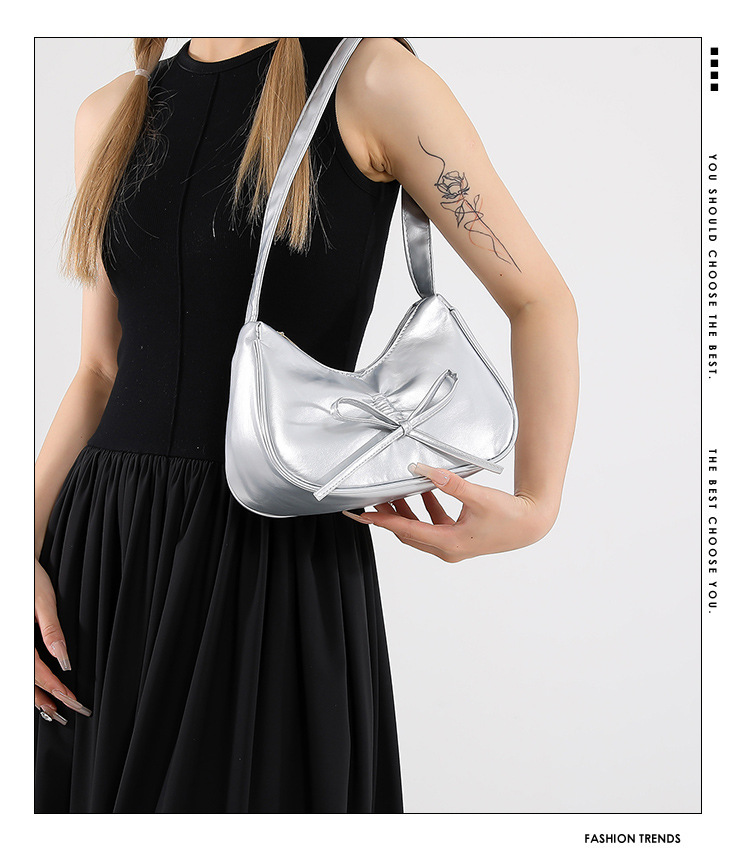 This is a trendy and fashionable single-shoulder crossbody bag with a simple bow design for women's 2024 autumn and winter collection details Picture