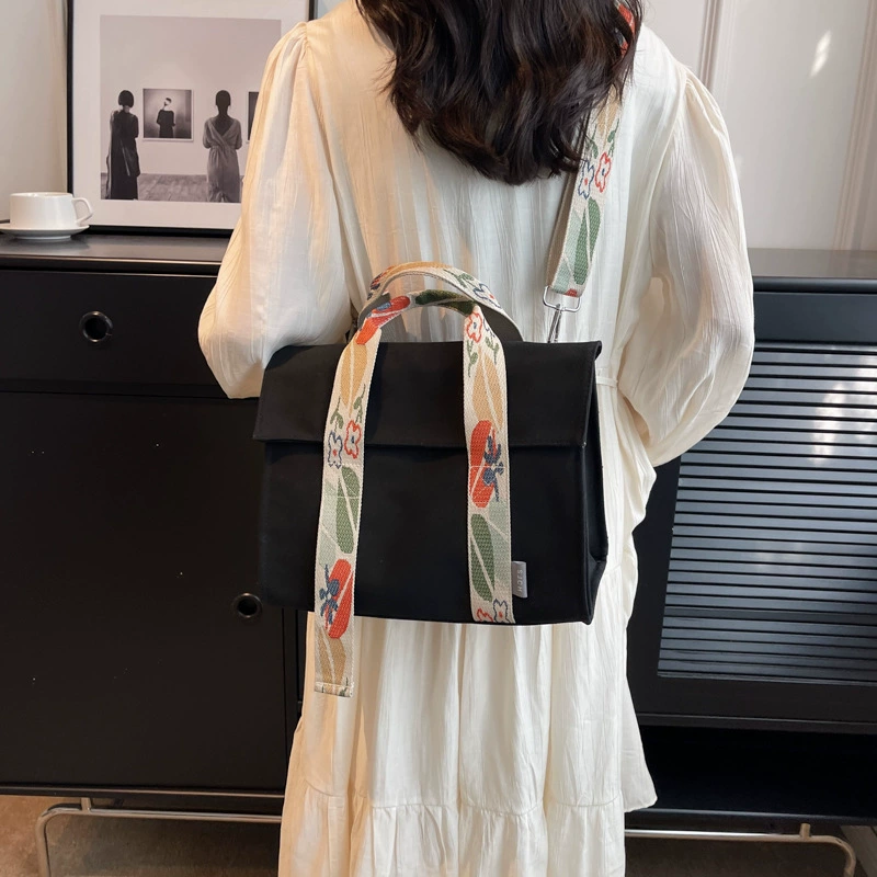 Внешняя торговля большой емкости холст сумка женский 2024 новый прилив простой дикий цвет широкополосный портативный коммутирус сумка через плечо