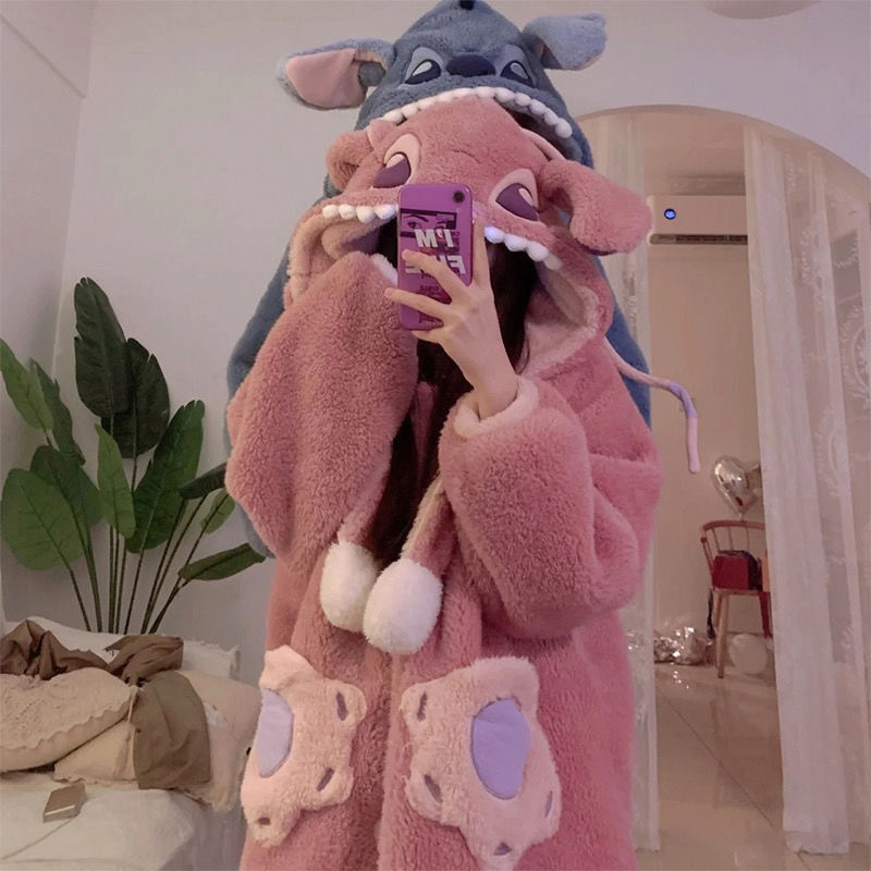 スティッチのカップルのパジャマの女性の秋の冬のサンゴのベルベットの厚いベルベットの男性の冬のバスローブのパジャマの家の服|undefined