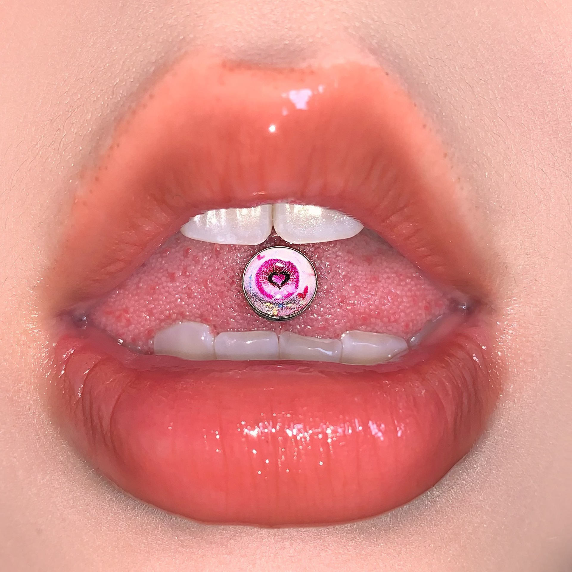 Silver pointed spike labret stud material detail