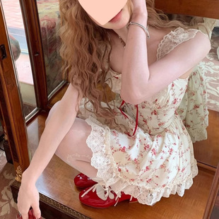 法式甜美碎花吊帶連衣裙夏季小個子辣妹蕾絲花邊收腰顯瘦蓬蓬短裙