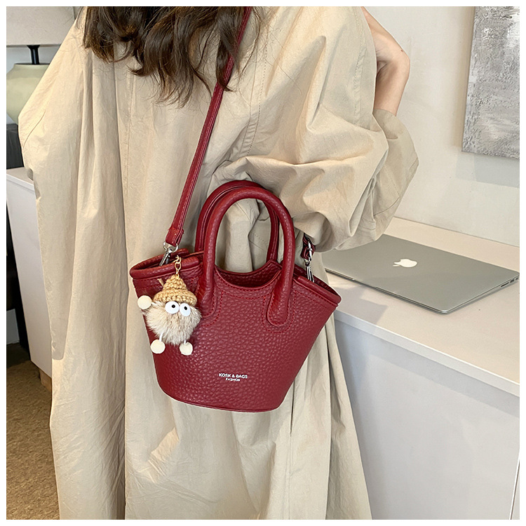 Hand held bucket for women 2024 new Korean version Instaram trendy fashion versatile shoulder simple niche crossbody_voghion.com
