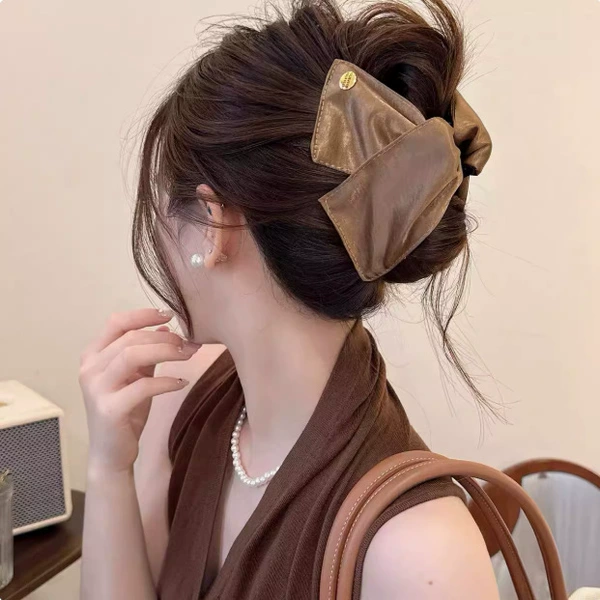 Dark coffee Hepburn style grip clip