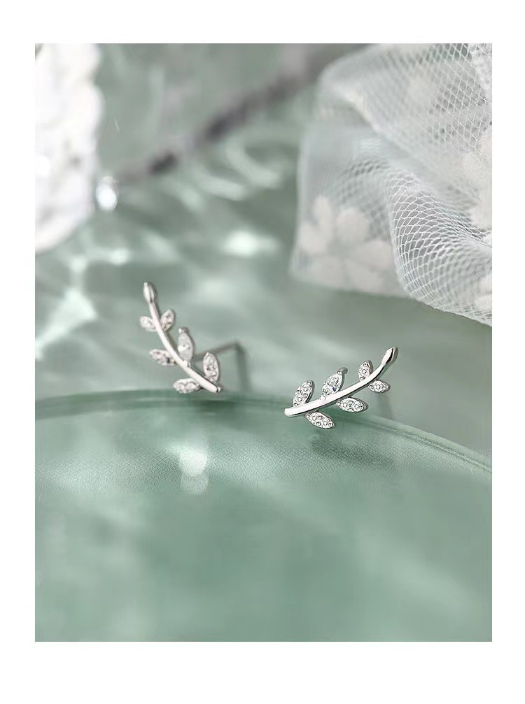 Simple Style Leaf Sterling Silver Plating Rhinestones Ear Studs 1 Pair display picture 1