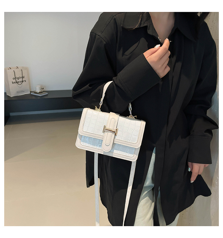 Håndholdt firkantet steinmønster 2024 Ny stil, trendy, eksklusiv, design i liten nisje, fasjonabel enkel kryssskulder_voghion.com