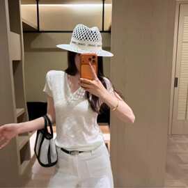 法式轻奢风白色蕾丝拼接V领短袖针织衫女夏季款洋气减龄显瘦上衣