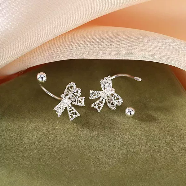 Earrings with bow