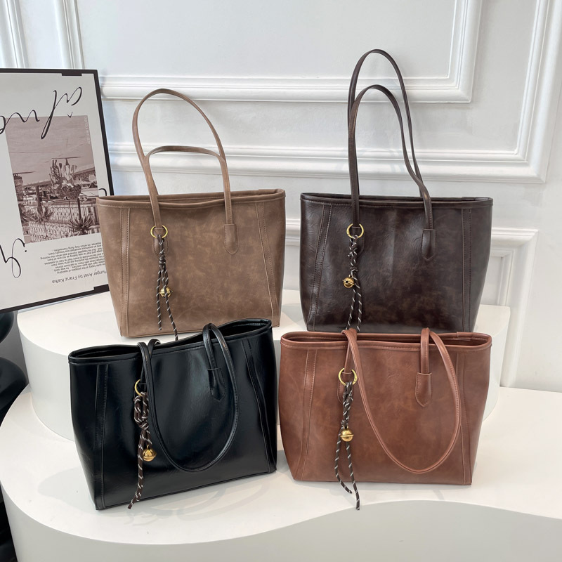 Retro alta sensación de bolso especial para mujeres 2025 nuevo otoño y invierno versátil de gran capacidad para estudiantes de clase bolsa de viaje de hombro