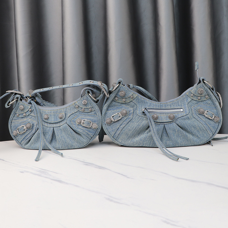 Bolso de locomotora de remache Le Cagole de alta calidad dulce y fresco chica caliente tres en uno bolso de media luna plisado de cuero bolso de axila