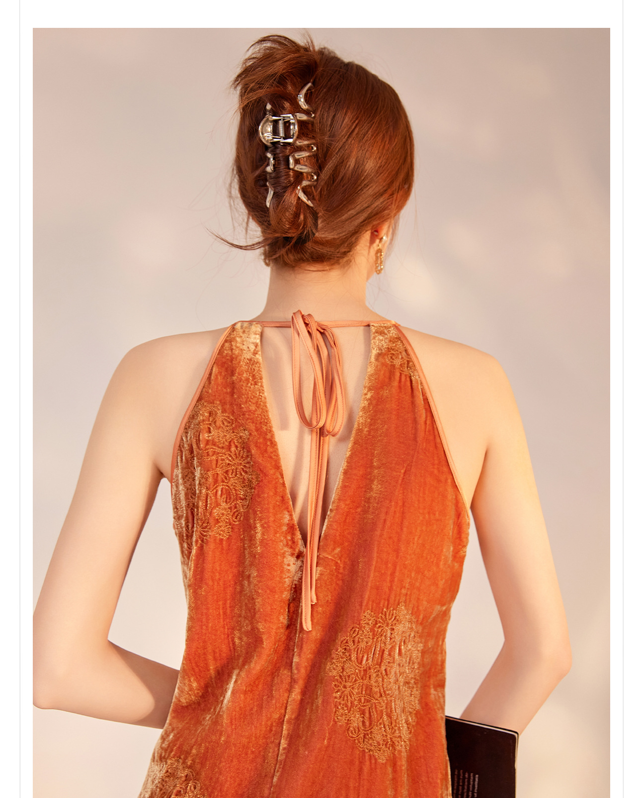 Đầm bodycon dài tay lệch vai cổ yếm chất rayon mềm mại ZX M6128 — Màu đỏ cam chi tiết 11