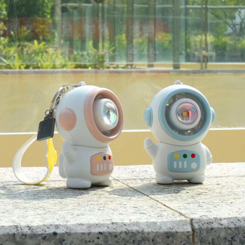 Creative Astronaut Turbine Small Fan, Space Person Bladeless Sunset Lamp USB Charging Fan Keychain Ornament