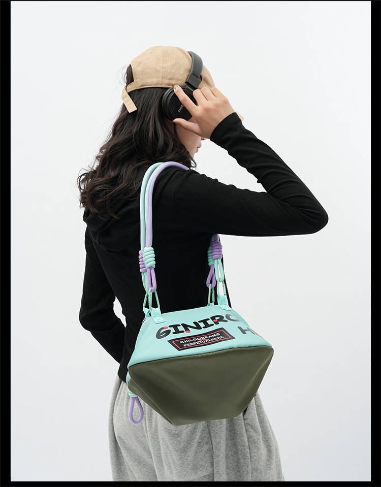 Women's Nylon Letter Streetwear Round Zipper Shoulder Bag display picture 1