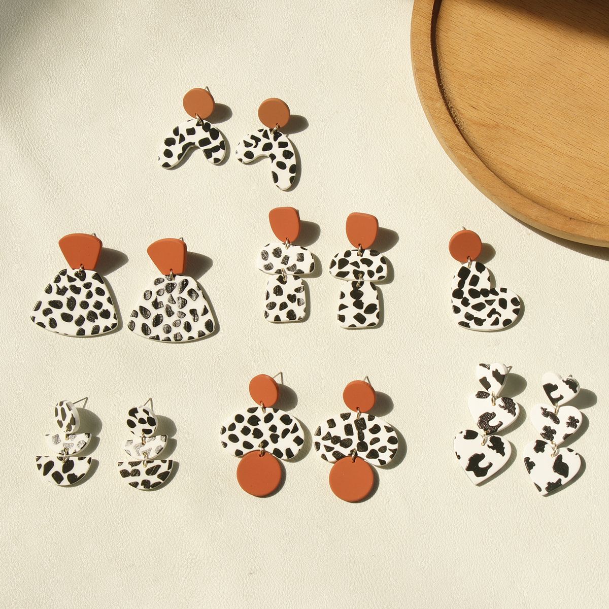 1 Pair Korean Style Cow Pattern Arylic Women's Drop Earrings display picture 5