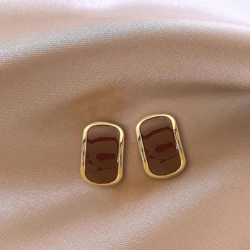 High-grade autumn and winter Maillard vintage drip earrings female 2024 popular earrings Internet celebrity round face slimming ear jewelry