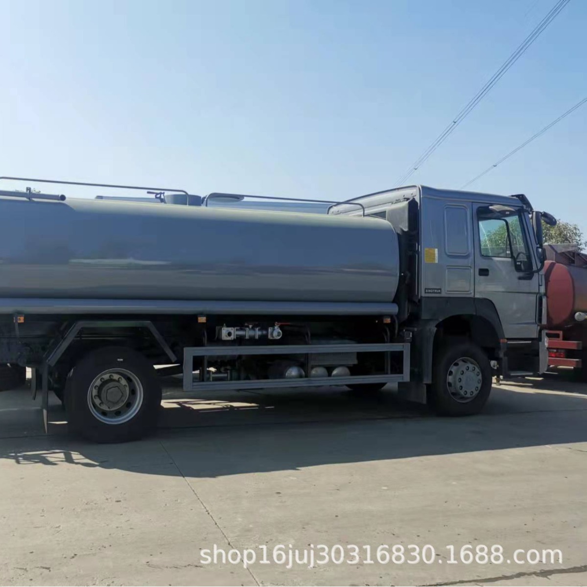 专注出口中国重汽豪沃专洒水用车重型卡车出口蒙古 国二国三国四