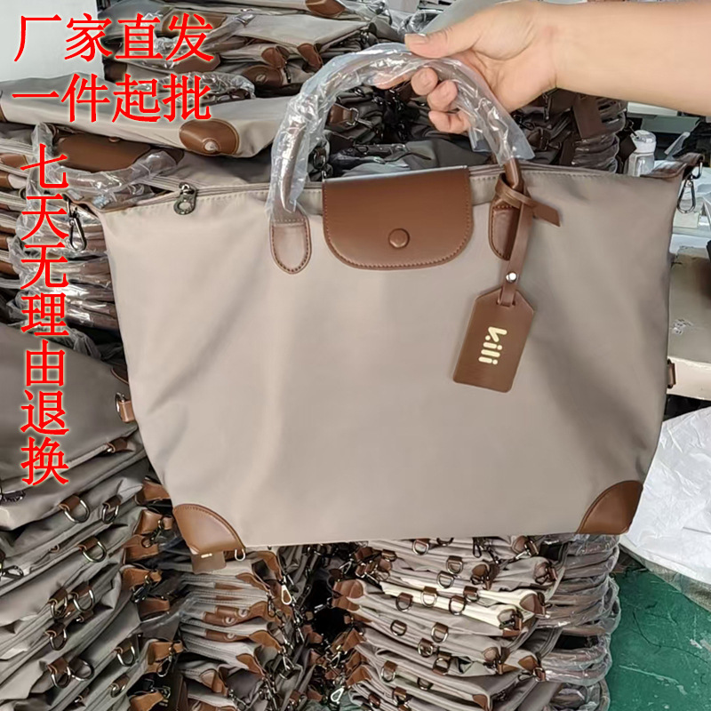 Capacious nylon handheld travel bag for men and women