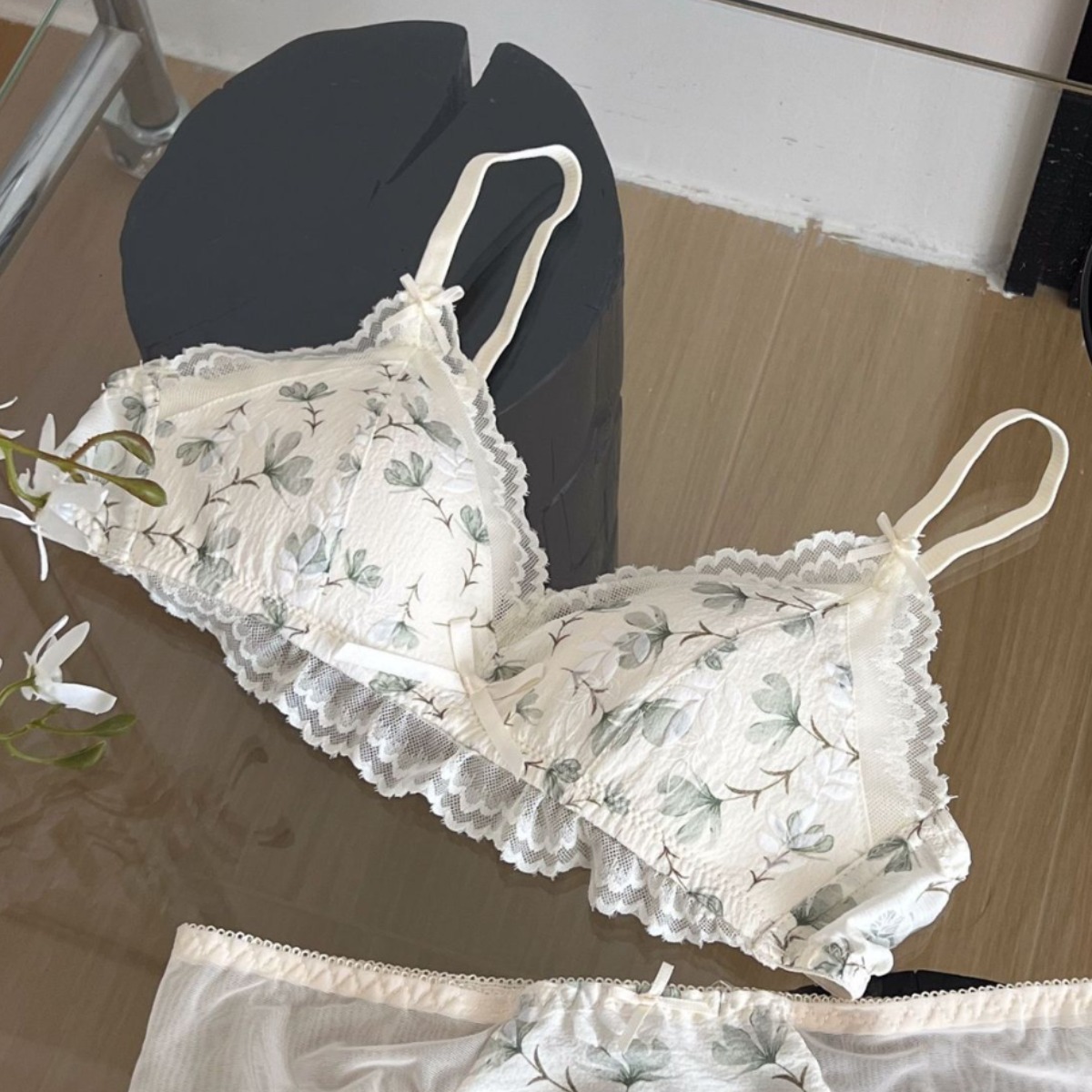 Venta directa de fábrica Comercio electrónico transfronterizo Sudeste de Asia Vietnam Tailandia Ladies French Triangle Cup Sujetador de encaje