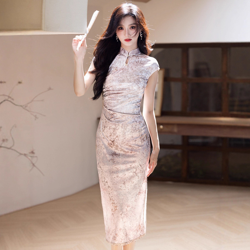 New Chinese Style Improved Pink Sleeveless Cheongsam 2025 New Elegant and High-End Velvet Dress for Women to Wear Daily