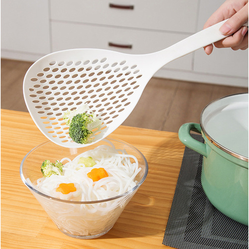 Japanese large colander, kitchen long-handled plastic noodle spoon, household hot pot dumpling draining filter soup spoon for delivery