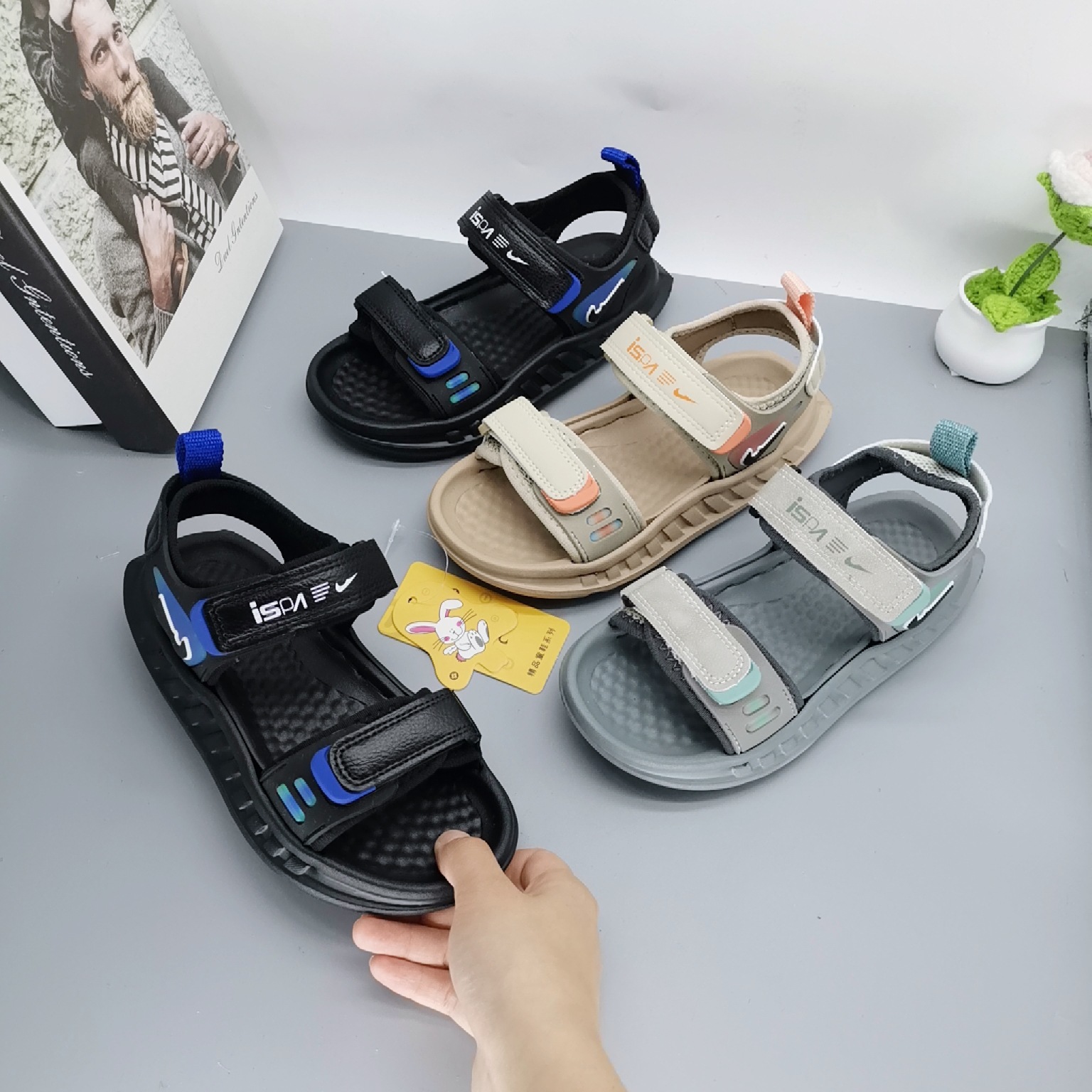 Sandalias de verano para niños, tallas 32-37, nuevo modelo, zapatos de suela ligera para niños, sandalias de playa con hebilla para actividades infantiles.