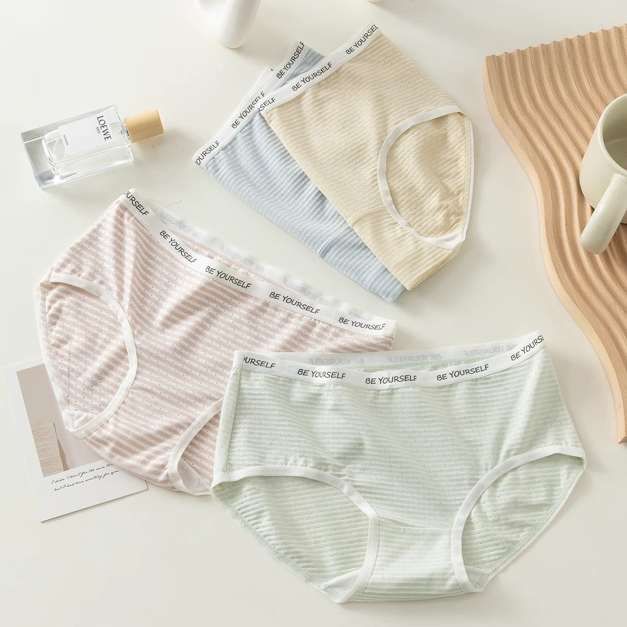 Ropa interior delgada de verano de las mujeres al por mayor de algodón a rayas entrepierna de las mujeres jóvenes transpirable fresco piel-friendly Mediados de cintura calzoncillos