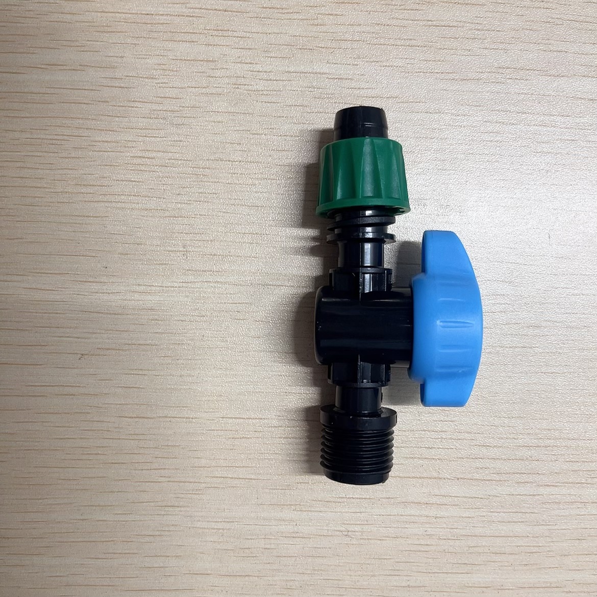 Nuevo mango azul 16 con bloqueo de riego por goteo * 4 interruptor de bloqueo de válvula de dientes externos tipo parche conexión de cinta de riego por goteo