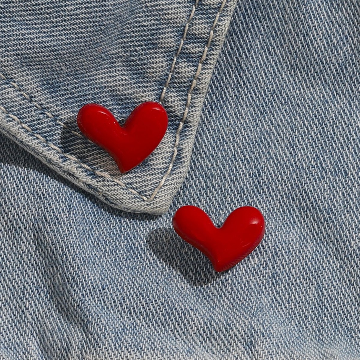 Heart-shaped Brooch Red Geometric Badge Stylish Women's Accessory_voghion.com