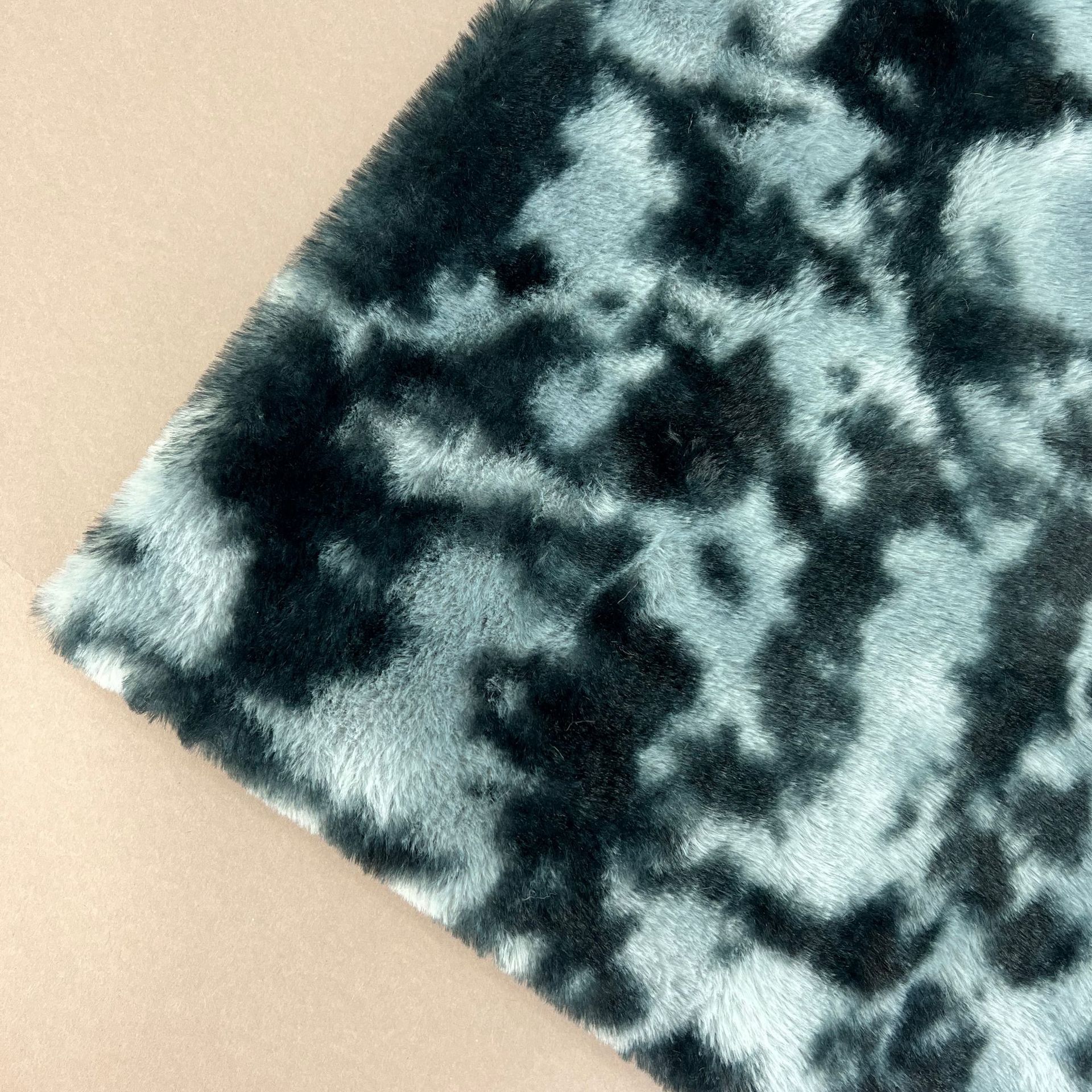 Spot labubu-tela de piel de conejo estampada de tercera generación, teñido anudado, tinta impresa y teñida, tela de felpa de piel de conejo
