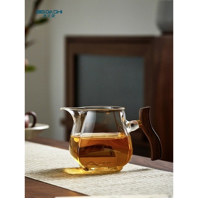 Glass cup public Points tea Heat Glass Black Walnut Handle thickening Chahai Justice cup