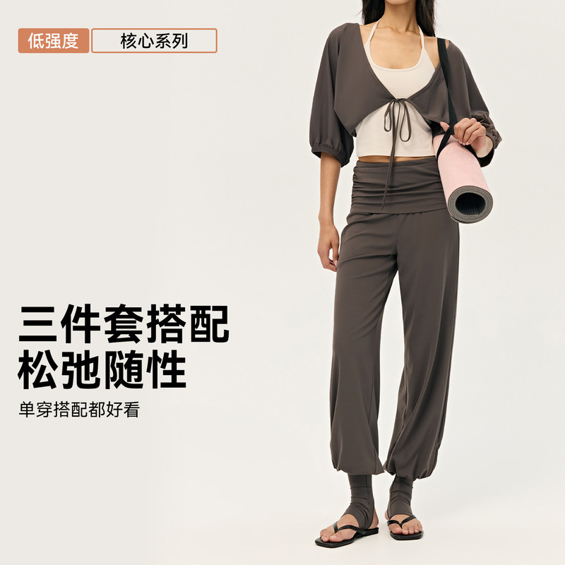 Relaxed and Elegant Yoga Outfit Set for Women, Casual Sportswear Three-Piece Set for Pilates Training, Running, and Fitness
