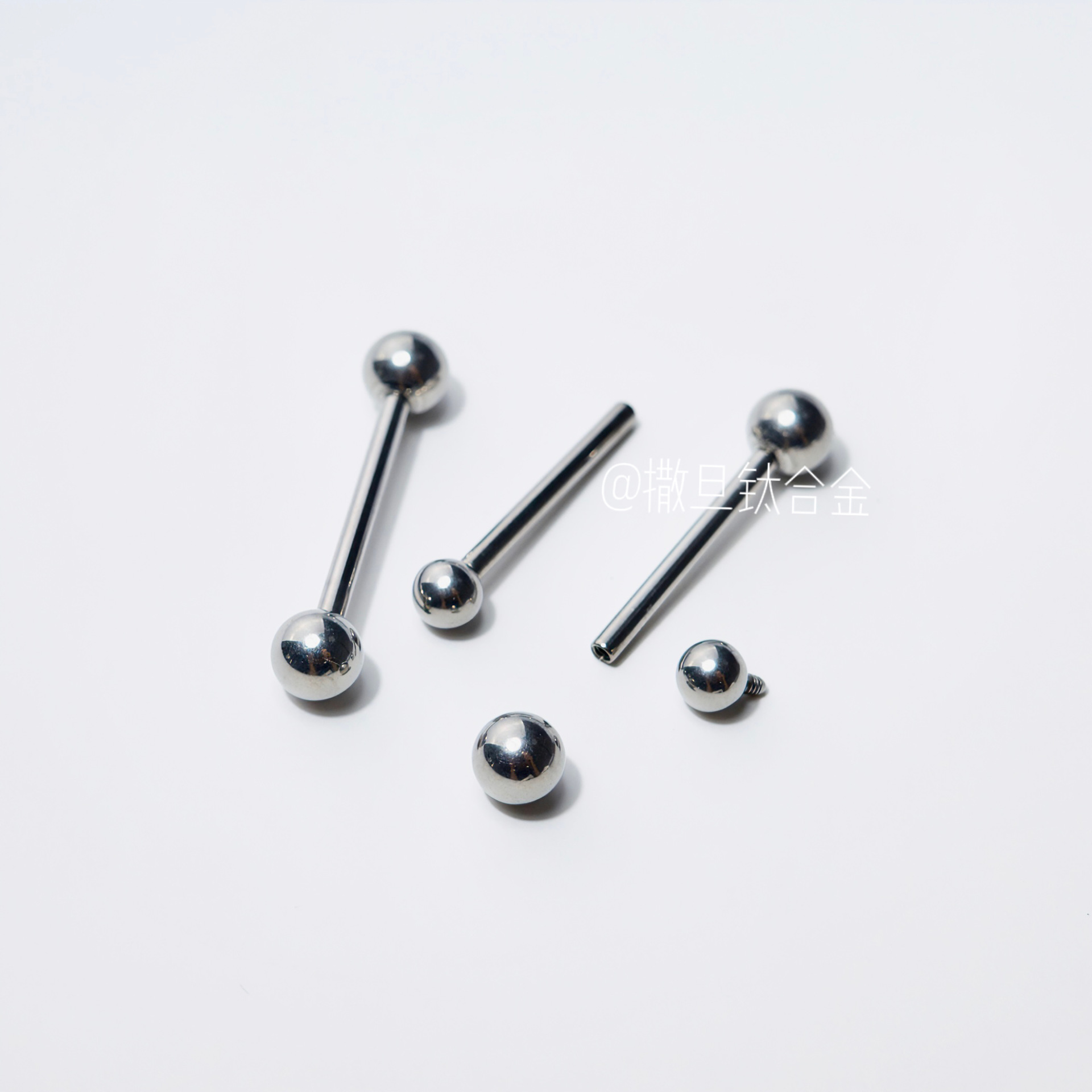 16G labret stud size and finish detail