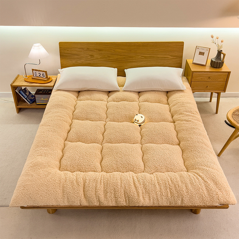 羊の小毛のマットレスのクッションは厚いです。|undefined