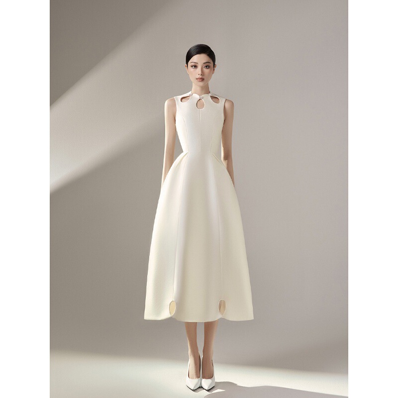 Vietnamese Niche Designer's Off-White Satin Dress with Cut-Out Collar, Diamond Embellishments, and a Large Hem, Exuding Elegance Vietnamese Niche Designer's Off-White Satin Dress with Cut-Out Collar, Diamond Embellishments, and a Large Hem, Exuding Elegance