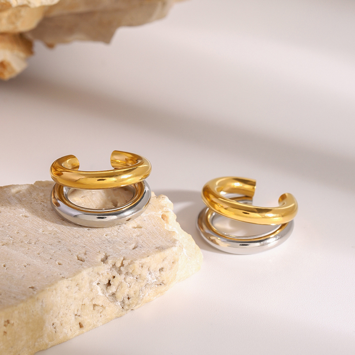 JEDING acero inoxidable doble c sin agujeros de orejas clip de orejas de nicho de alta calidad pendientes de acero de titanio no se desvanecen joyas de orejas transfronterizas