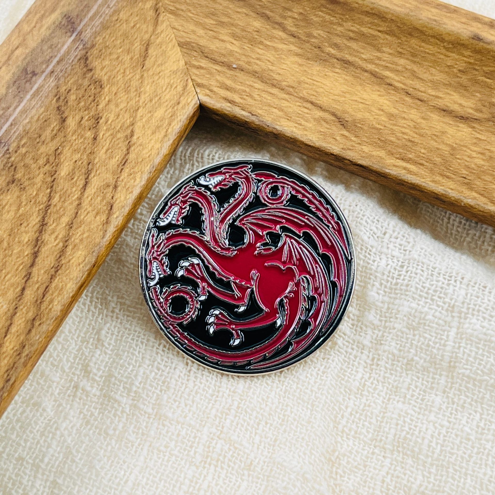 Game of Thrones Targaryen Family Brooch, Blood and Fire Three-Headed Dragon Badge, Dark Style Anime Merchandise, Backpack Accessories