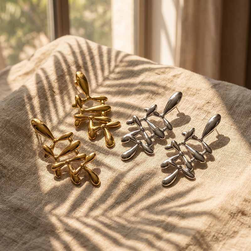 TENA cruzada venta caliente nueva moda ligera diseño de hojas de lujo personalidad de aretes de acero de titanio no desvanecido orejas para mujeres