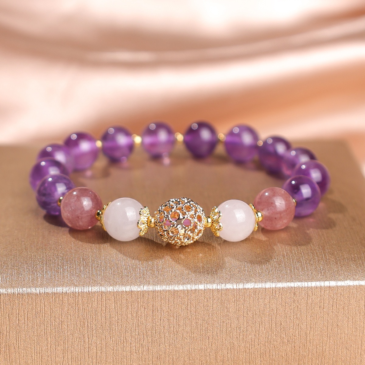 [Amista natural] pulsera de cuentas de alta calidad de lujo ligero para mujeres colgante de tetrahedra retro joyería de comercio electrónico