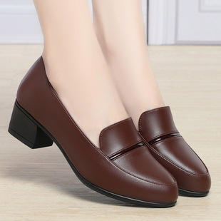 Soft Leather Soft-Soled Mother's Shoes 2025 Spring and Autumn New Women's Leather Shoes with Thick Heels, Comfortable Flats, Versatile Women's Shoes for Middle-Aged and Elderly Women