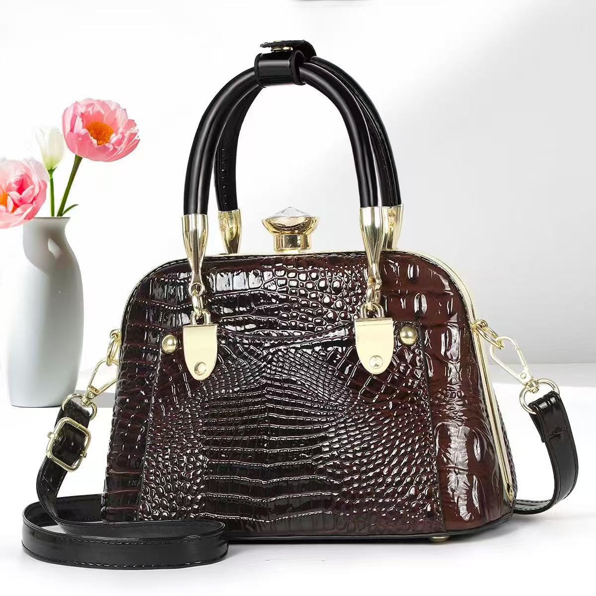 Bolsos de mujer verano nuevo estilo bolso de madre bolso de hombro de mediana edad bolso de mensajero de nicho de regalo de todo fósforo