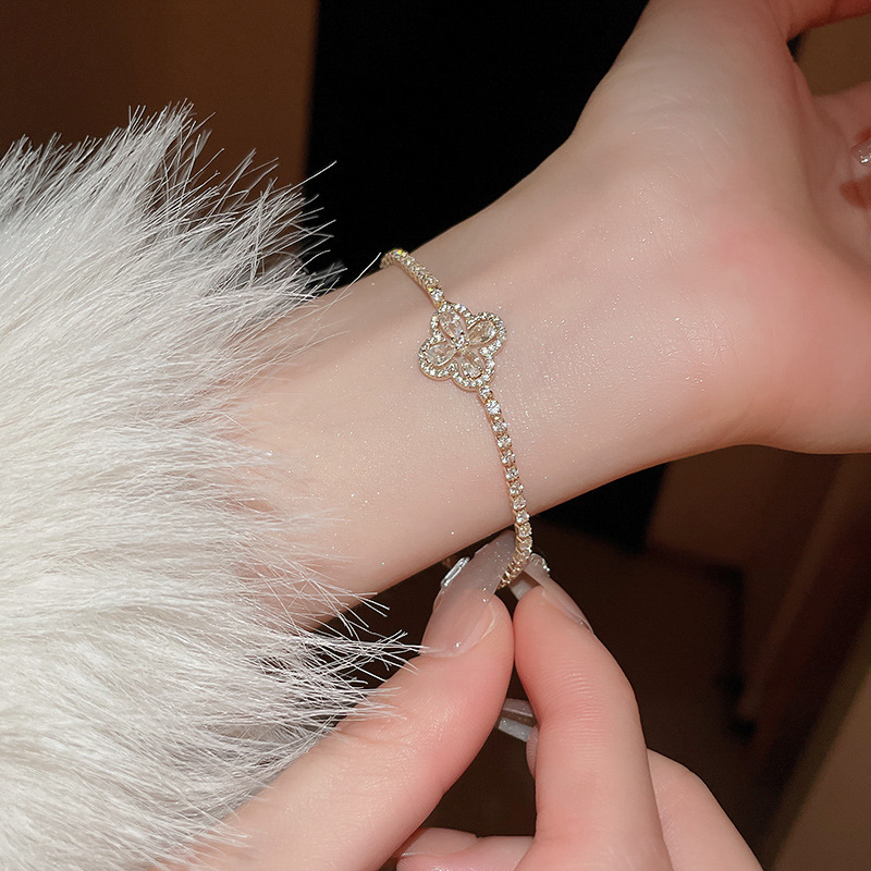 Pulsera de flores de metal transfronteriza europea y americana, nicho femenino, sentido de alta gama, pulsera simple y versátil, accesorios de joyería de lujo ligeros de moda