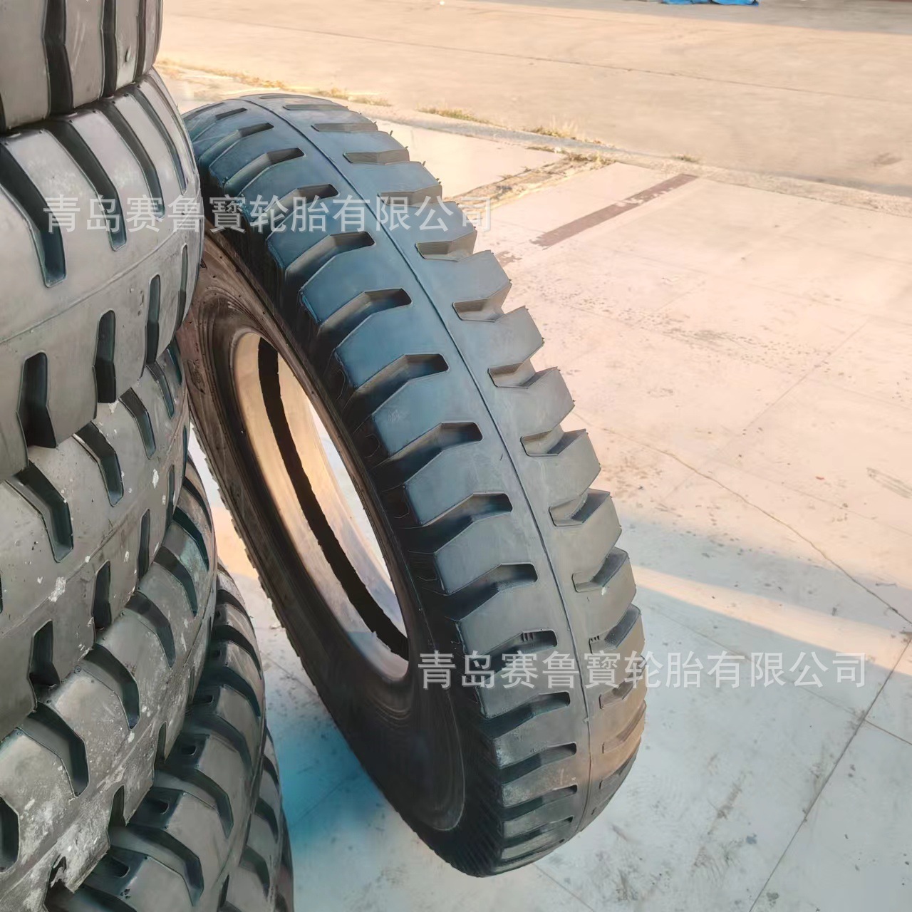 10.00-20 轻卡轮胎羊角花纹  货车轮胎