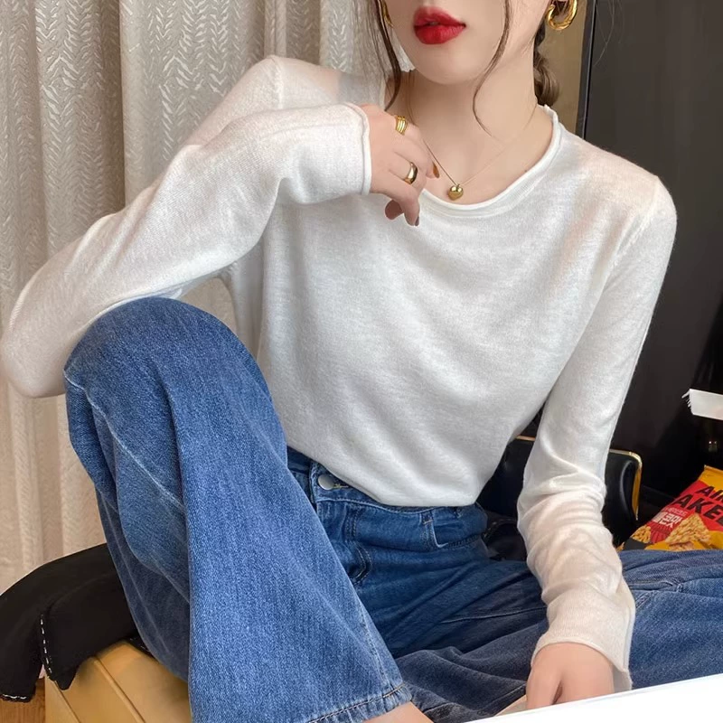 Вязаный свитер женский ранняя осень новый 2025 тонкий свитер внутри костюм белый нижний свитер с длинными рукавами топ