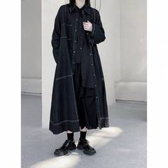 高級タイプのレトロな大衆デザインの明線が色の長いタイプの風衣にぶつかって、デニムのゆったりしたコートを洗います。